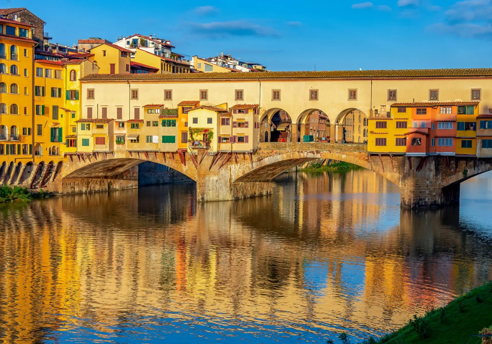 Arno and ponte vecchio scaled