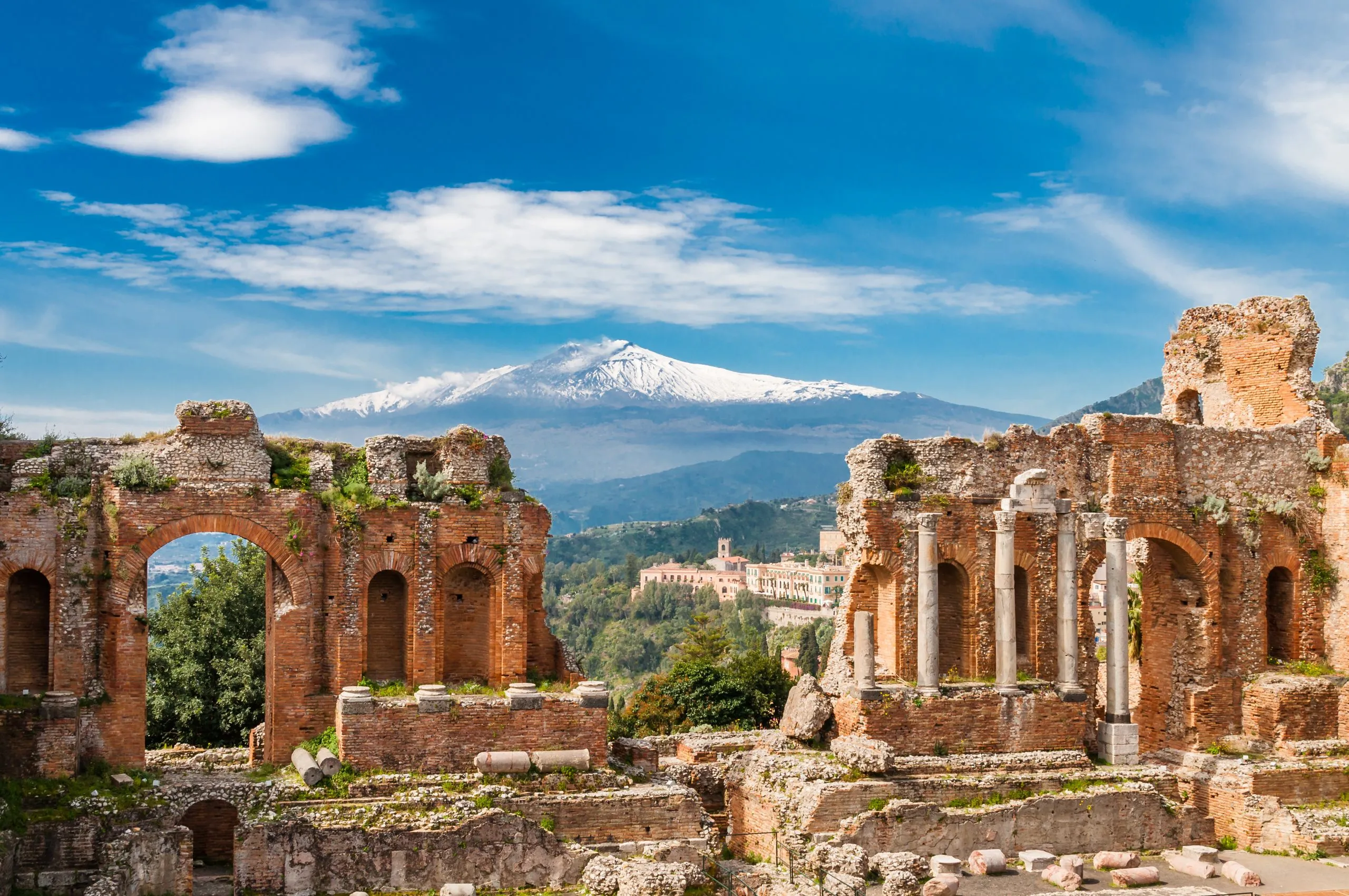 Griechisch-römisches Theater in Taormina mit Ätna im Hintergrund; Sizilien; Italien
